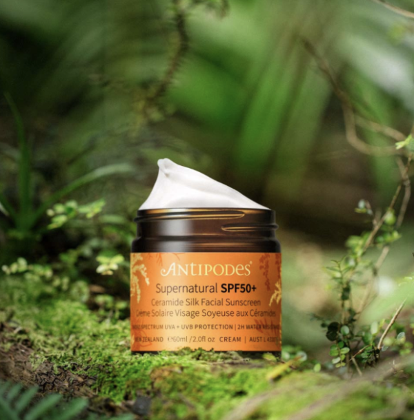 antipodes-spf-50-creme-solaire-visage-aux-céramiques-antipodes-protege-adoucit-repare-la-peau-cosmétique-visage-convient-aux-peaux-sensibles-ma-boutique-holistisque