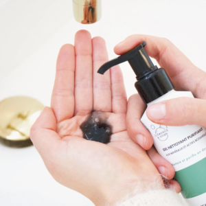 gel-nettoyant-desalterant-regule-l-exces-de-sebum-la-peau-est-fraiche-nette-et-douce-gel-nettoyant-purifiant-cosmétique-cosmetique-peau-visage-clemence-et-vivien-grain-d-orge-ma-boutique-holistique-oullins-lyon
