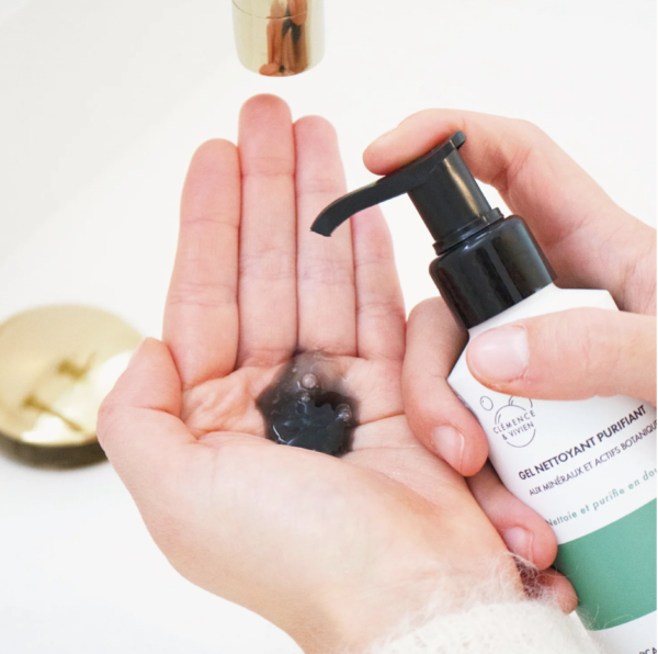 gel-nettoyant-desalterant-regule-l-exces-de-sebum-la-peau-est-fraiche-nette-et-douce-gel-nettoyant-purifiant-cosmétique-cosmetique-peau-visage-clemence-et-vivien-grain-d-orge-ma-boutique-holistique-oullins-lyon