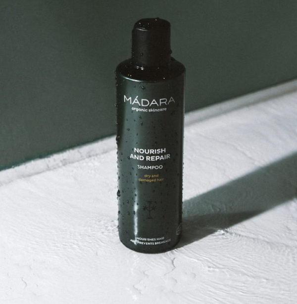 shampoing-soin-reparateur-madara-nourrit-les-cheveux-hydrate-les-cheveux-repare-les-cheveux-cheveux-plus-facile-a-coiffer-madara-grain-d-orge-oullins-ma-boutique-holistique-lyon
