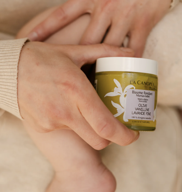 baume-fondant-pour-la-maman-et-le-bebe-la-canopee-soin-reparateur-et-apaisant-nourrit-la-peau-et-ameliore-la-souplesse-preserve-l-hydratation-vertus-apaisante-et-calme-les-irritations-previent-l-apparition-des-vergetures-grain-d-orge-ma-boutique-holistique-oullins-lyon